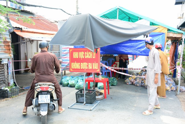 Continuing to support people in need in the Covid-19 pandemic of Hoang Phap Pagoda (series 7)